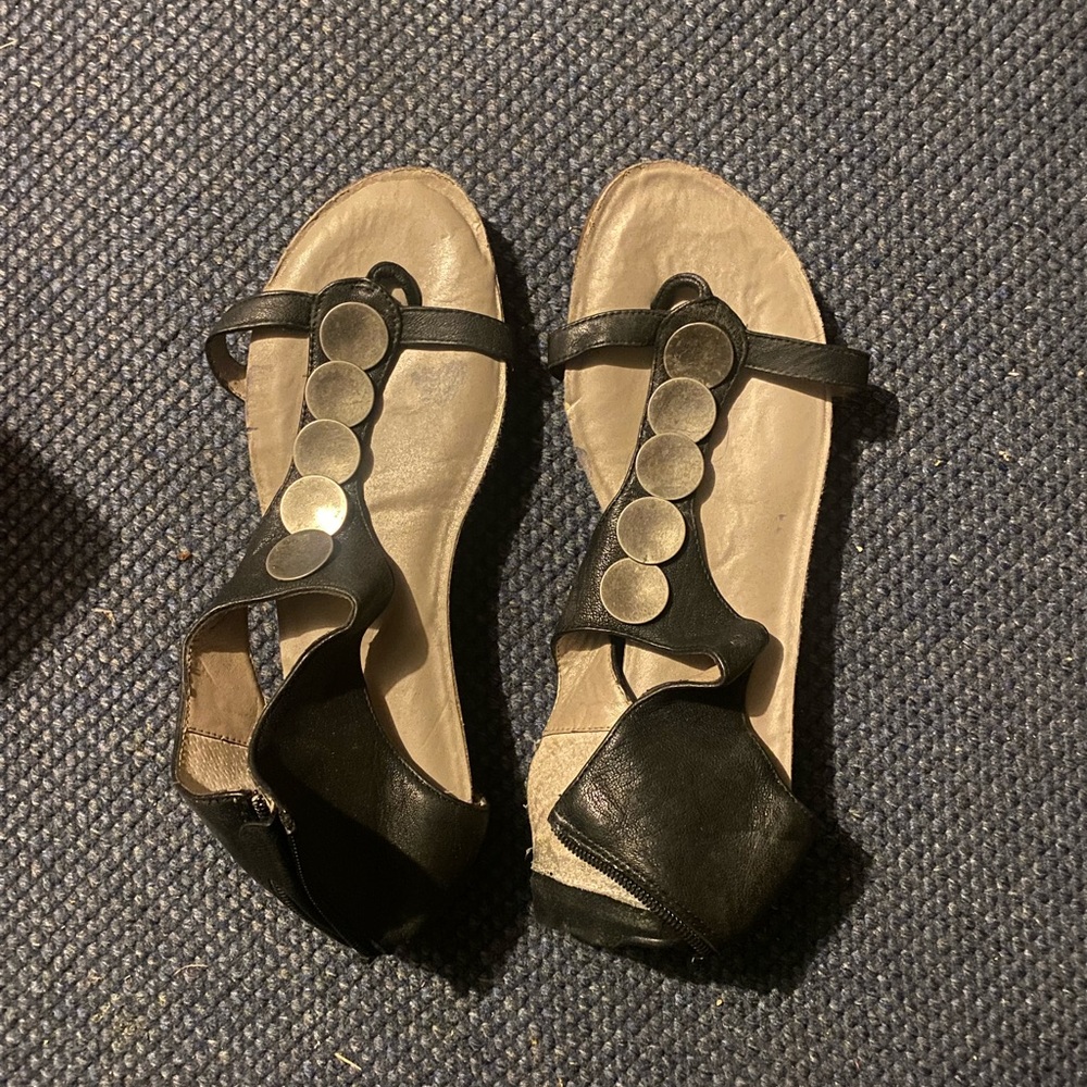 BLACK PLATFORM SANDALS -SIZE 11 WOMEN
